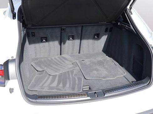 Certified 2025 Porsche Macan image 17