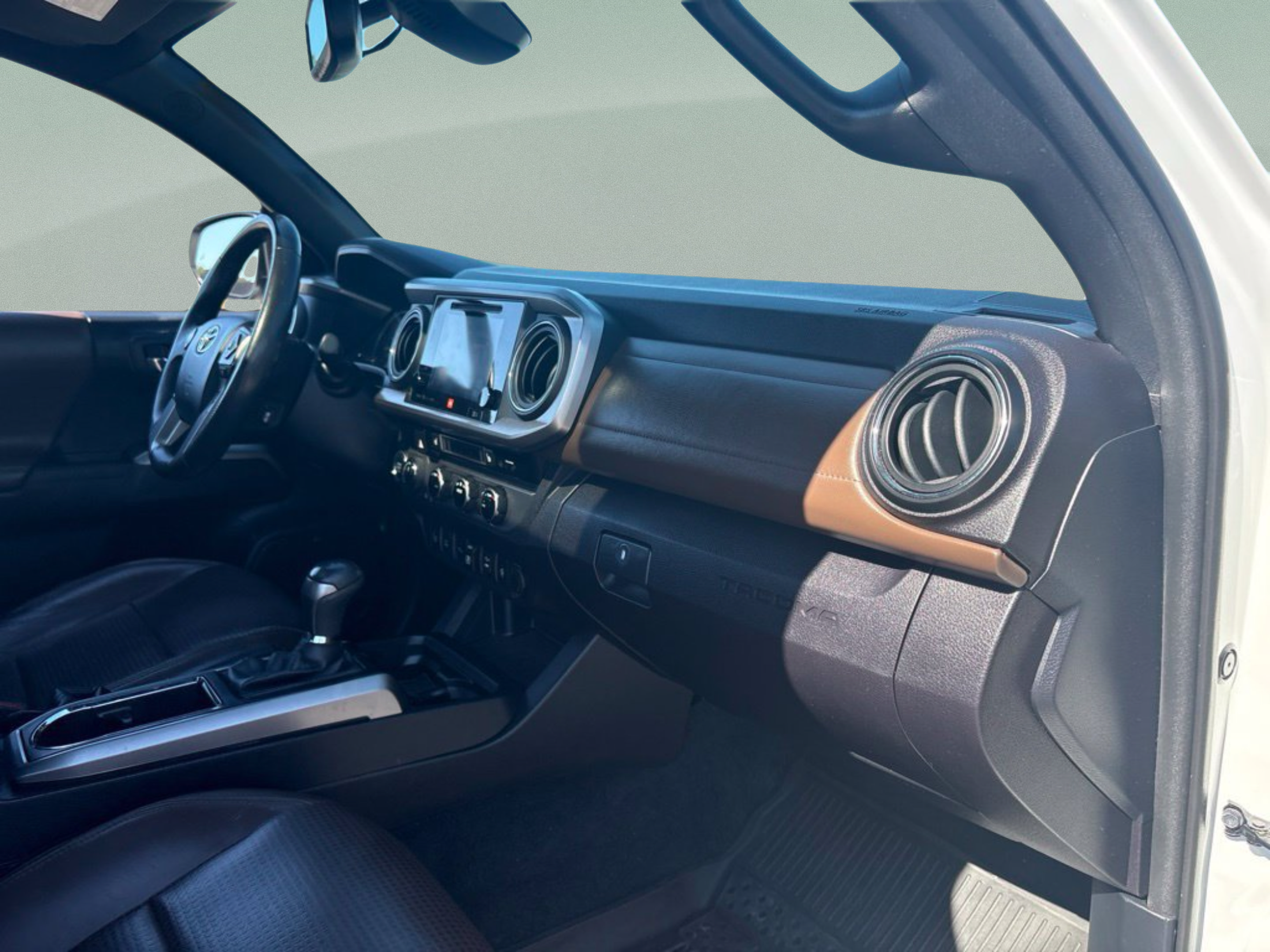 Used 2018 Toyota Tacoma Limited AWD/4WD image 33