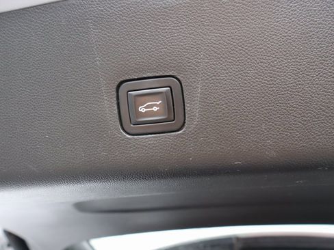 Used 2018 Chevrolet Traverse LT image 24