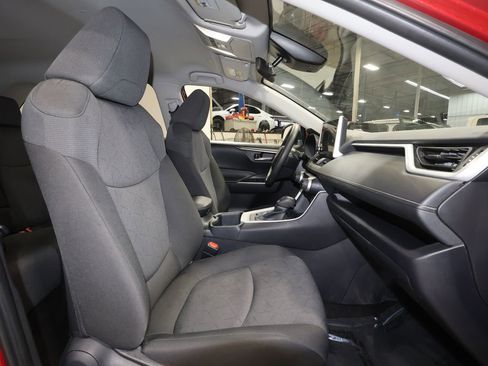 Used 2025 Toyota RAV4 XLE image 26