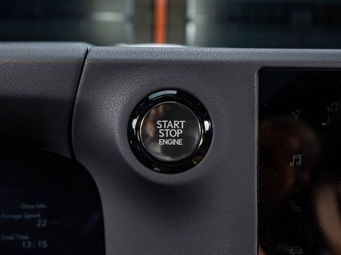 Used 2025 Lexus GX 550 w/ Accessory Package (2T) image 22