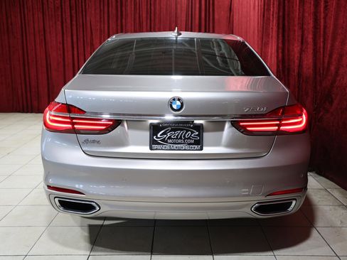 Used 2018 BMW 750i image 10