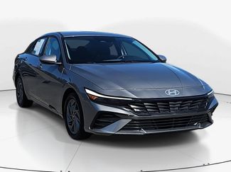 Used 2024 Hyundai Elantra SEL video 2