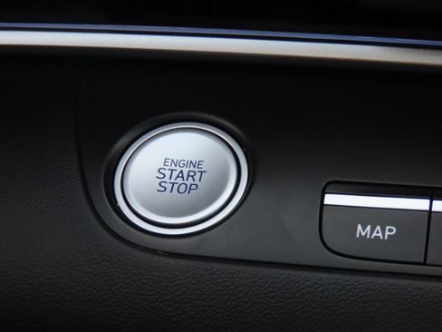 Used 2025 Hyundai Elantra SEL image 23