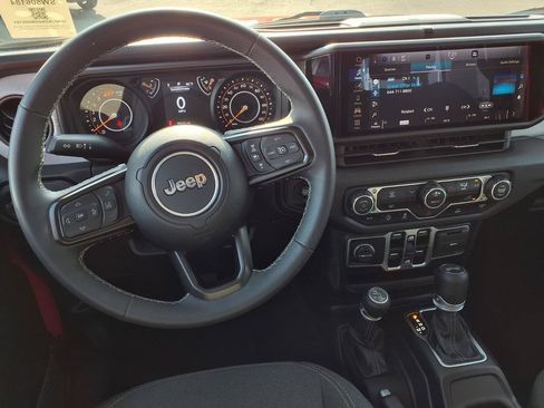 Used 2025 Jeep Wrangler Unlimited Sport AWD/4WD image 13