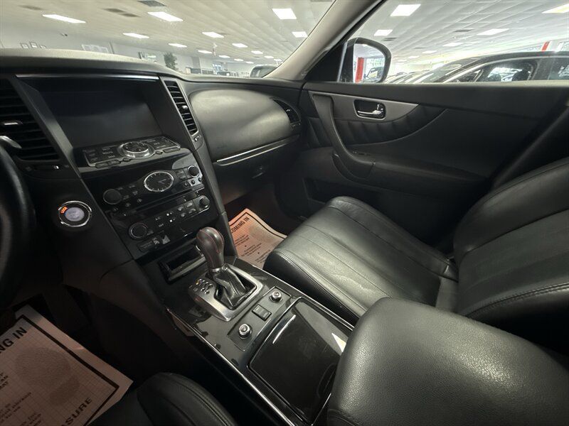Used 2017 INFINITI QX70 AWD w/ Premium Package image 33