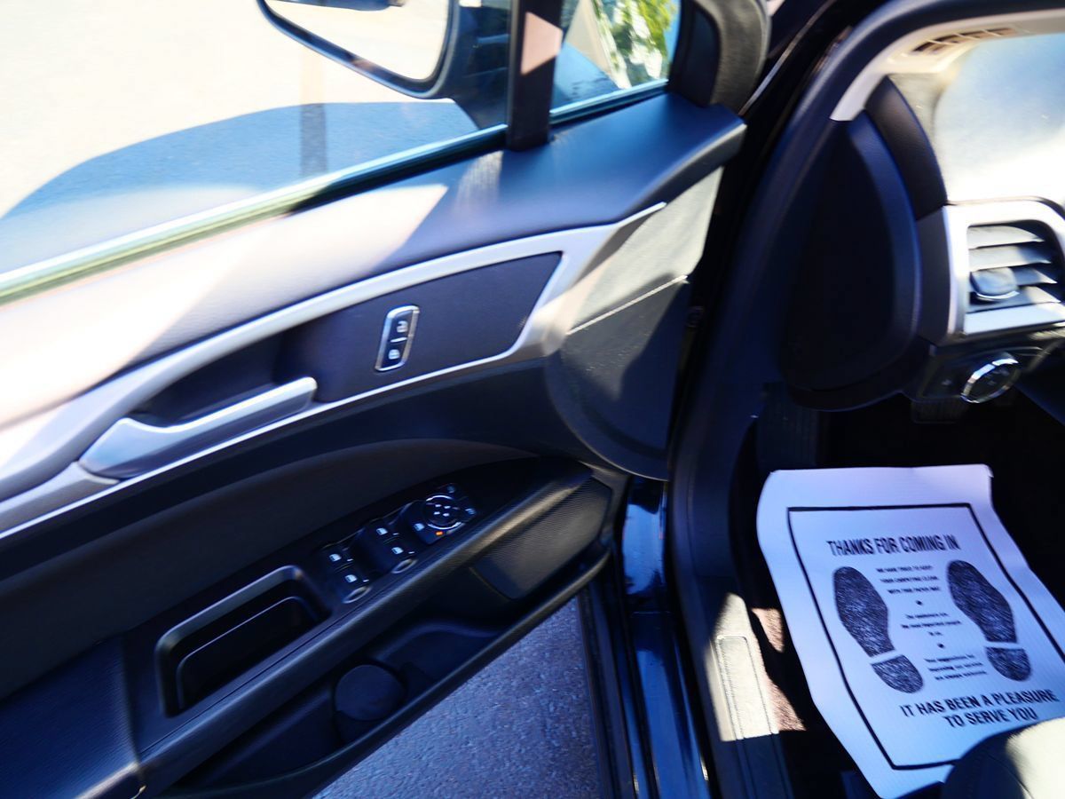 Used 2017 Ford Fusion SE FWD image 14