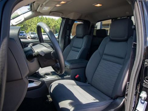 Used 2024 Nissan Frontier SV w/ SV Convenience Package RWD image 8