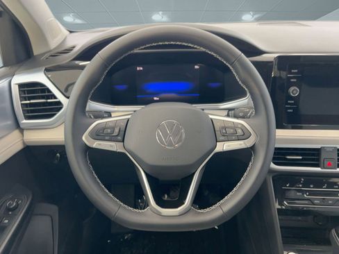New 2026 Volkswagen Taos SE image 17
