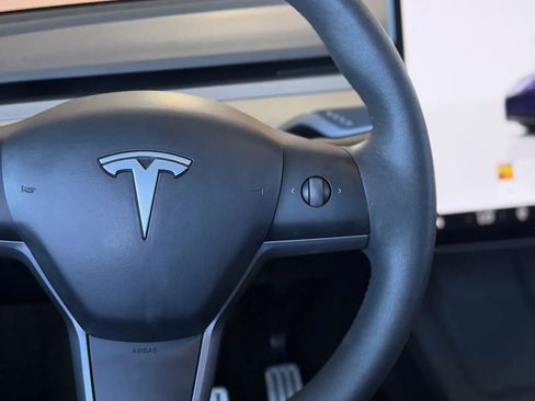 Used 2023 Tesla Model Y Performance image 21