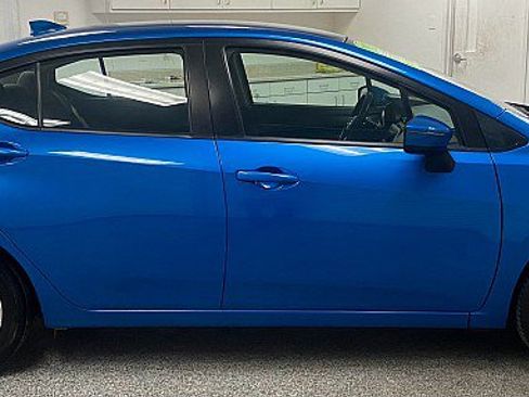 Used 2021 Nissan Versa SV image 4