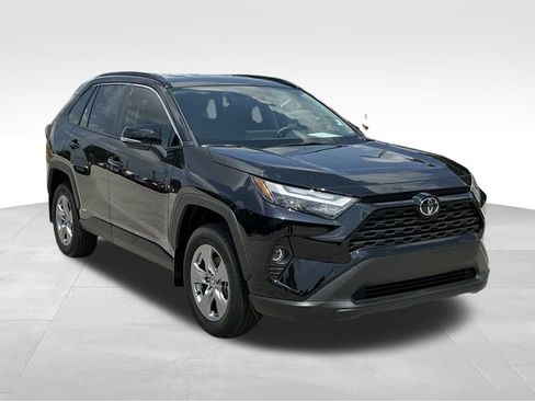 Used 2025 Toyota RAV4 XLE AWD/4WD image 11