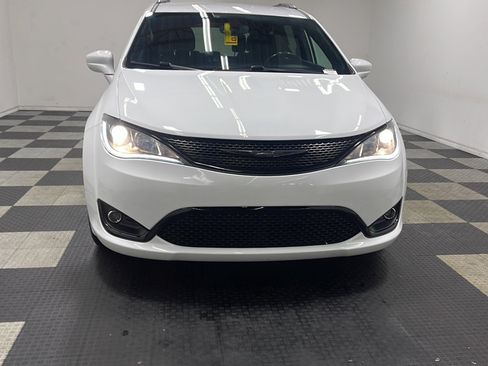 Used 2020 Chrysler Pacifica Touring-L w/ S Appearance Package FWD image 24