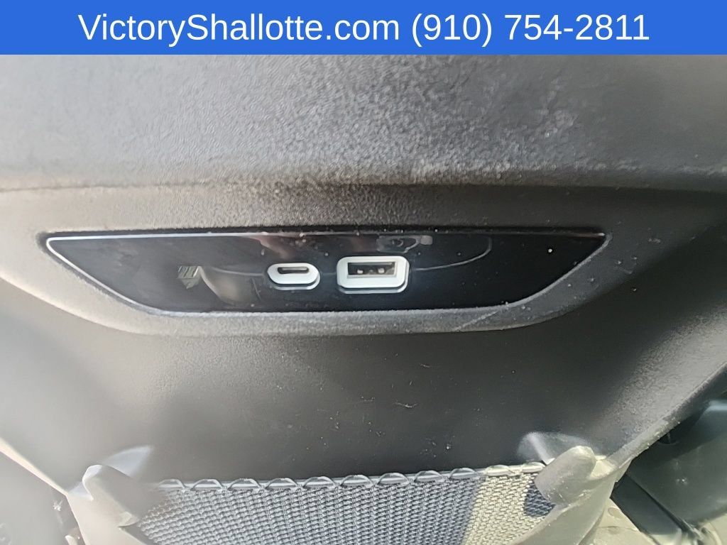 Used 2025 Chrysler Pacifica Limited FWD image 25