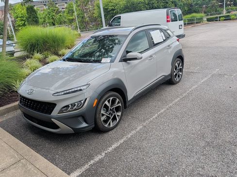 Used 2022 Hyundai Kona Limited FWD image 2