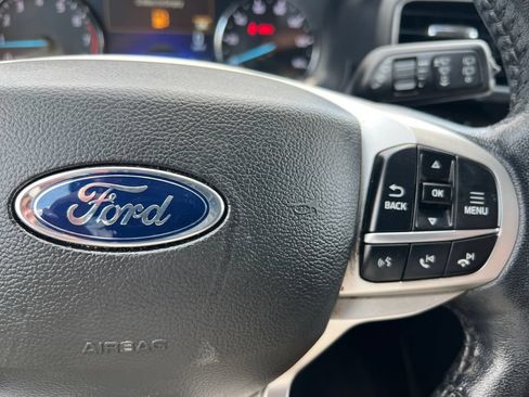 Certified 2022 Ford Explorer XLT w/ Equipment Group 202A AWD/4WD image 33