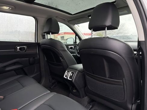 Used 2025 Kia Sorento S w/ Panoramic Sunroof Package image 14