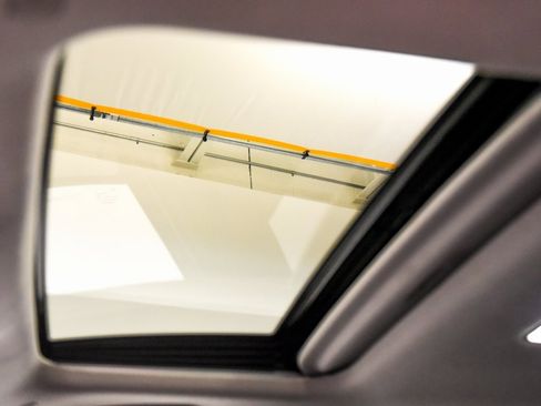 Used 2023 Toyota Corolla Cross LE image 3