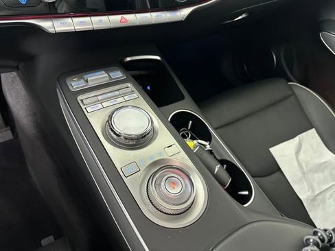 Used 2023 Genesis Electrified GV70 Advanced image 20