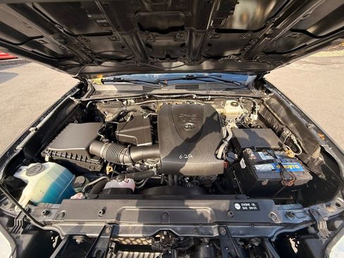 Used 2019 Toyota Tacoma TRD Off-Road image 12