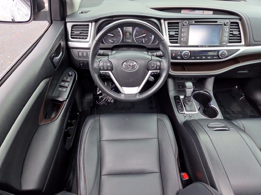 Used 2018 Toyota Highlander XLE AWD/4WD image 33