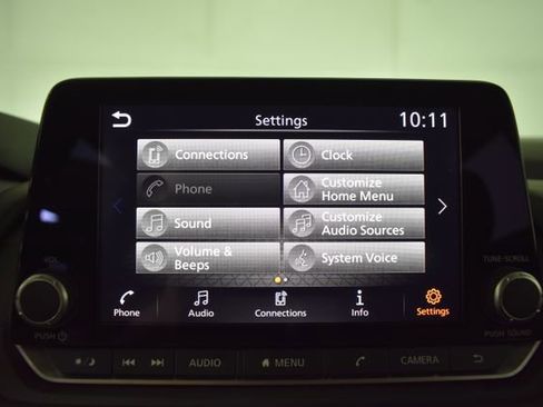Used 2025 Nissan Rogue S AWD/4WD image 16