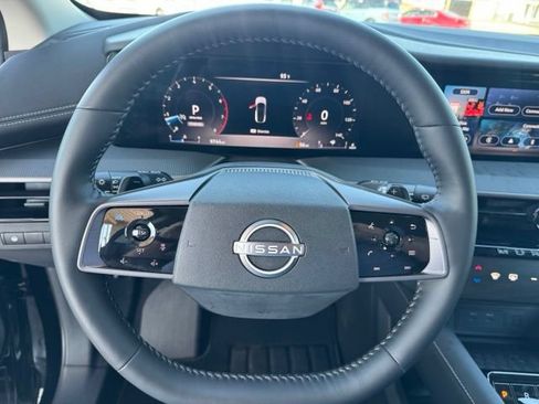 Used 2025 Nissan Murano SV AWD/4WD image 14