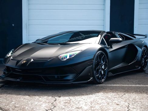 Used 2021 Lamborghini Aventador SVJ AWD/4WD image 3