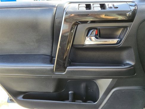 Used 2020 Toyota 4Runner TRD Off-Road image 32