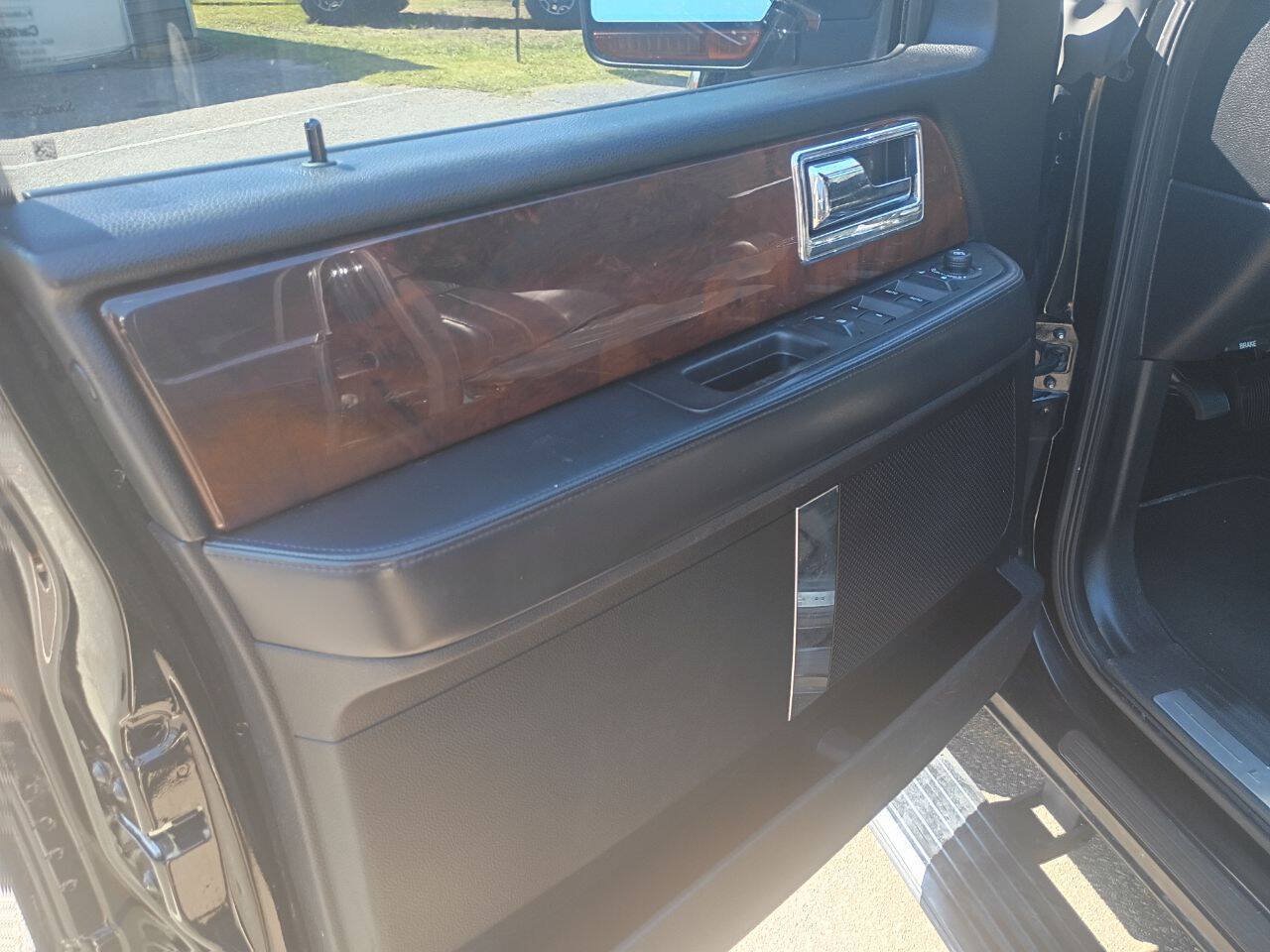 Used 2016 Lincoln Navigator L Select AWD/4WD image 10
