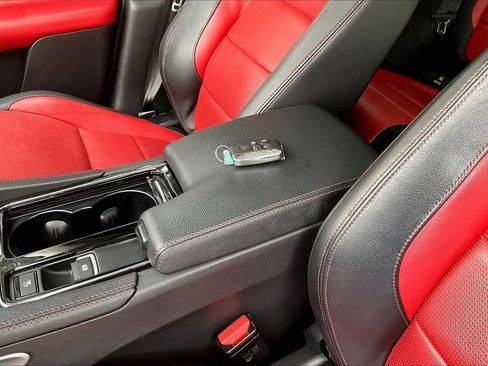 Used 2018 Jaguar F-PACE R-Sport image 36