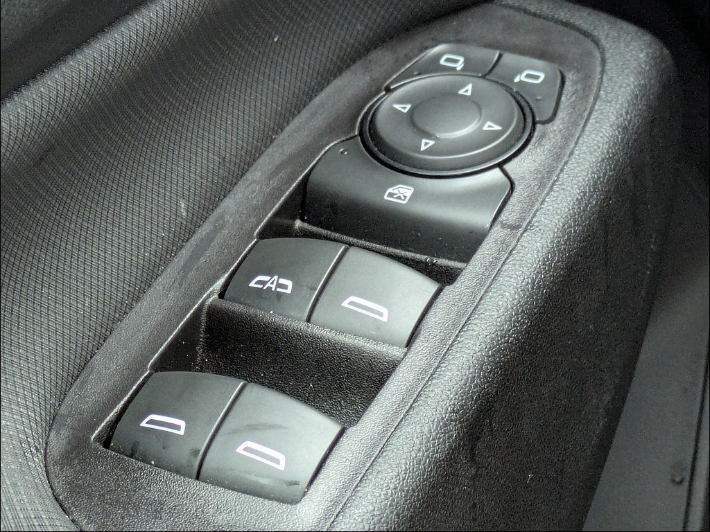 Used 2022 Chevrolet Equinox RS w/ Infotainment Package FWD image 27