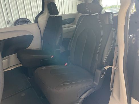 Used 2022 Chrysler Voyager LX FWD image 15