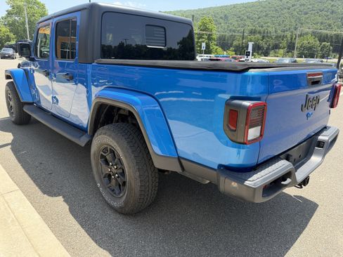 Used 2021 Jeep Gladiator Sport AWD/4WD image 2