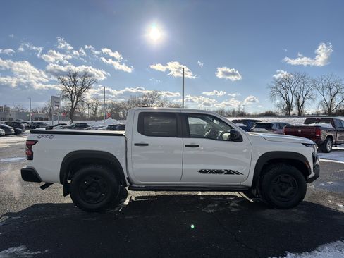 Used 2024 Nissan Frontier SV w/ Hardbody Edition image 4