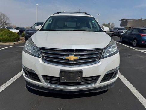 Used 2017 Chevrolet Traverse LT image 3