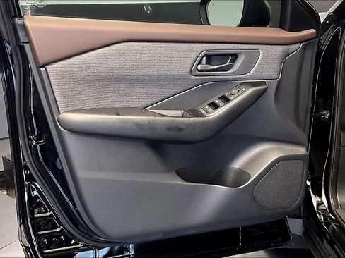 Certified 2023 Nissan Rogue S image 22