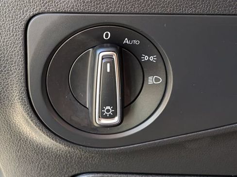 Used 2019 Volkswagen Tiguan SE AWD/4WD image 24