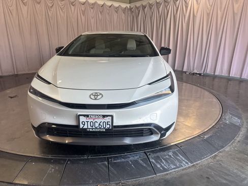 Used 2025 Toyota Prius XLE FWD image 2