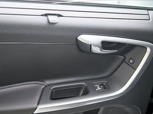 Used 2017 Volvo S60 T5 Inscription Platinum w/ Climate Package image 23