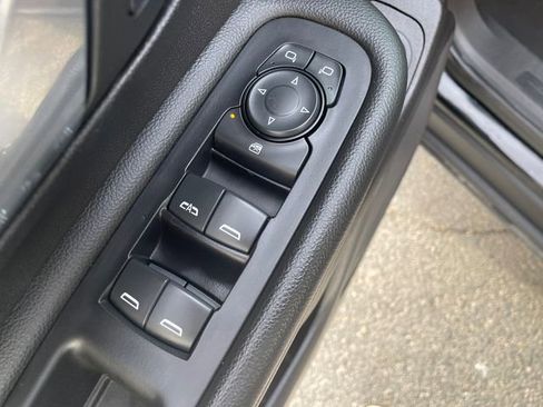 Used 2024 GMC Terrain SLT image 27