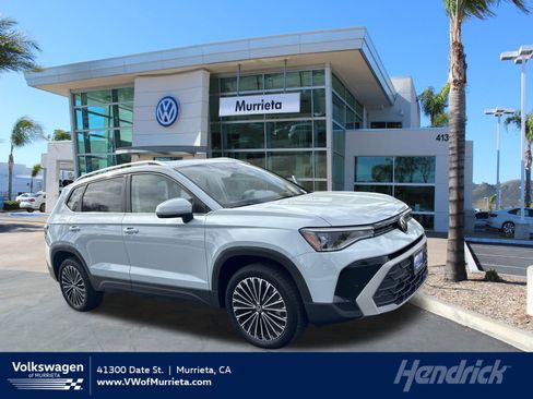 New 2025 Volkswagen Taos SE image 1