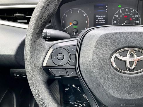 Used 2025 Toyota Corolla LE image 23