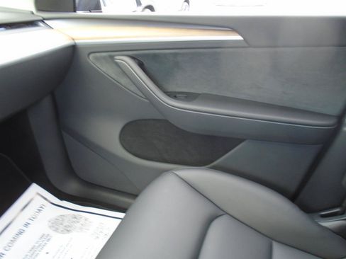 Used 2024 Tesla Model Y Long Range AWD/4WD image 10