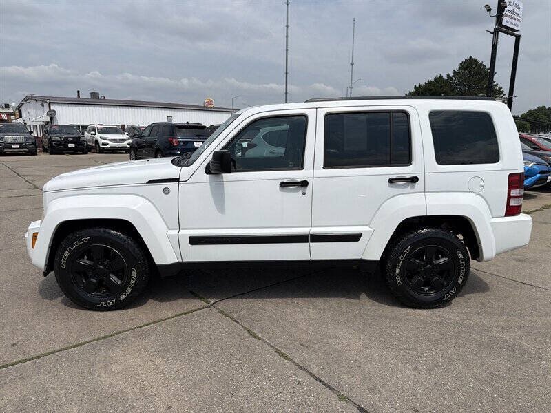 Used 2011 Jeep Liberty Sport AWD/4WD image 2