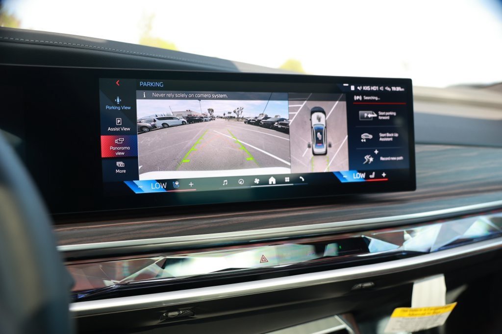 Used 2025 BMW i7 M70 w/ Executive Package AWD/4WD image 23