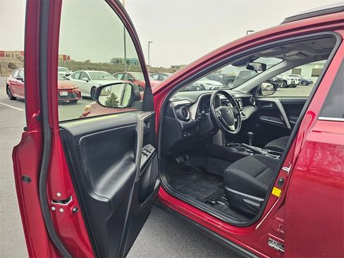 Used 2018 Toyota RAV4 XLE image 18