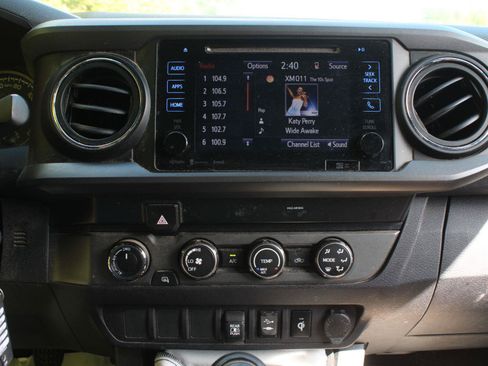Used 2019 Toyota Tacoma TRD Off-Road AWD/4WD image 12