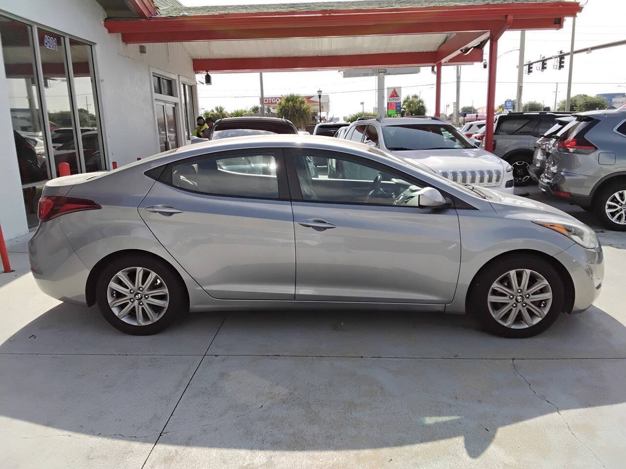 Used 2016 Hyundai Elantra SE w/ Option Group 02 FWD image 6