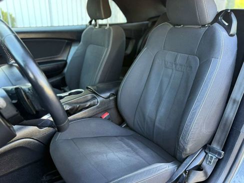 Used 2019 Ford Mustang Convertible RWD image 17